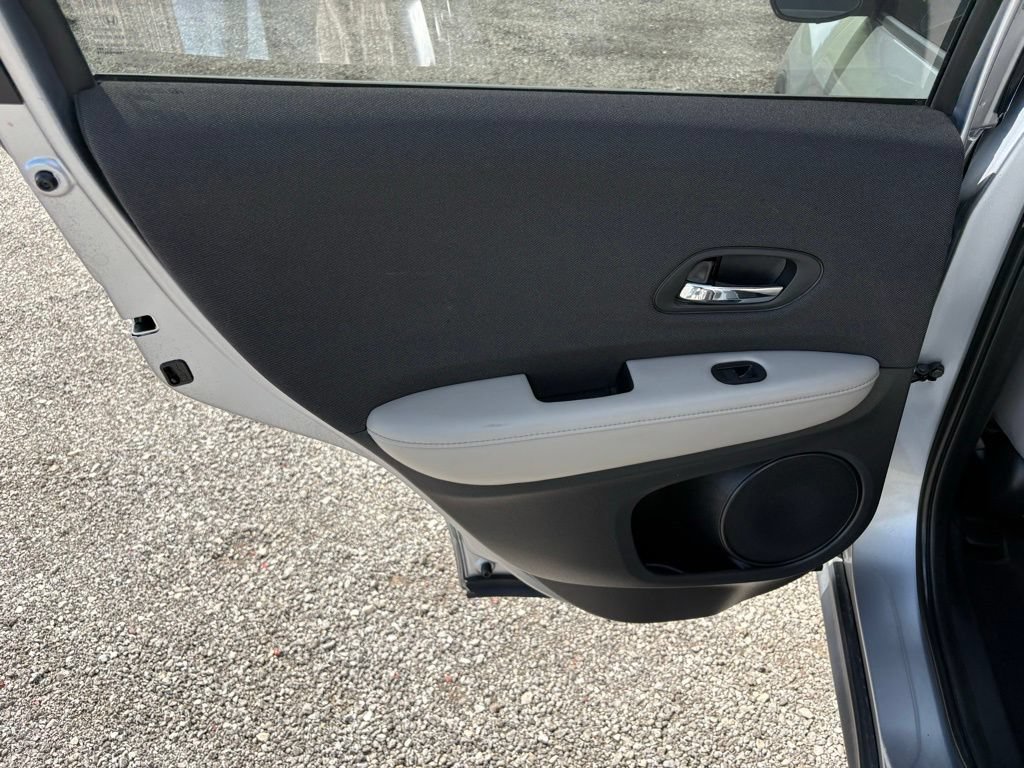 Used 2019 Honda HR-V LX image 11