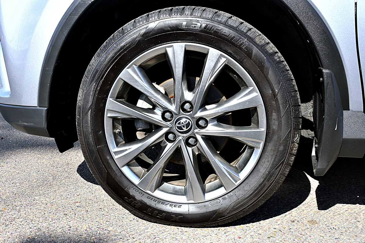 Used 2017 Toyota RAV4 Limited AWD/4WD image 11