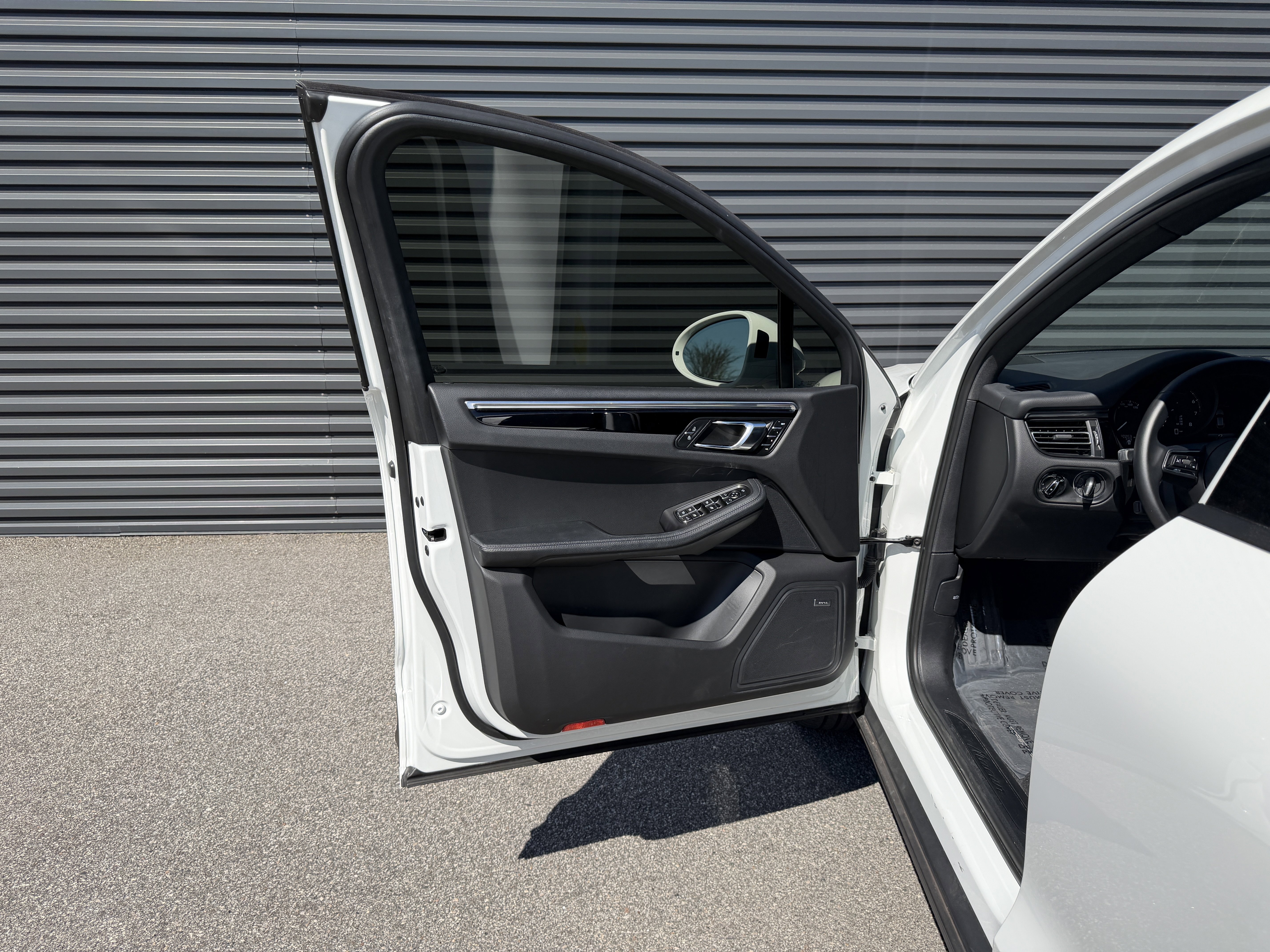 Certified 2022 Porsche Macan image 21