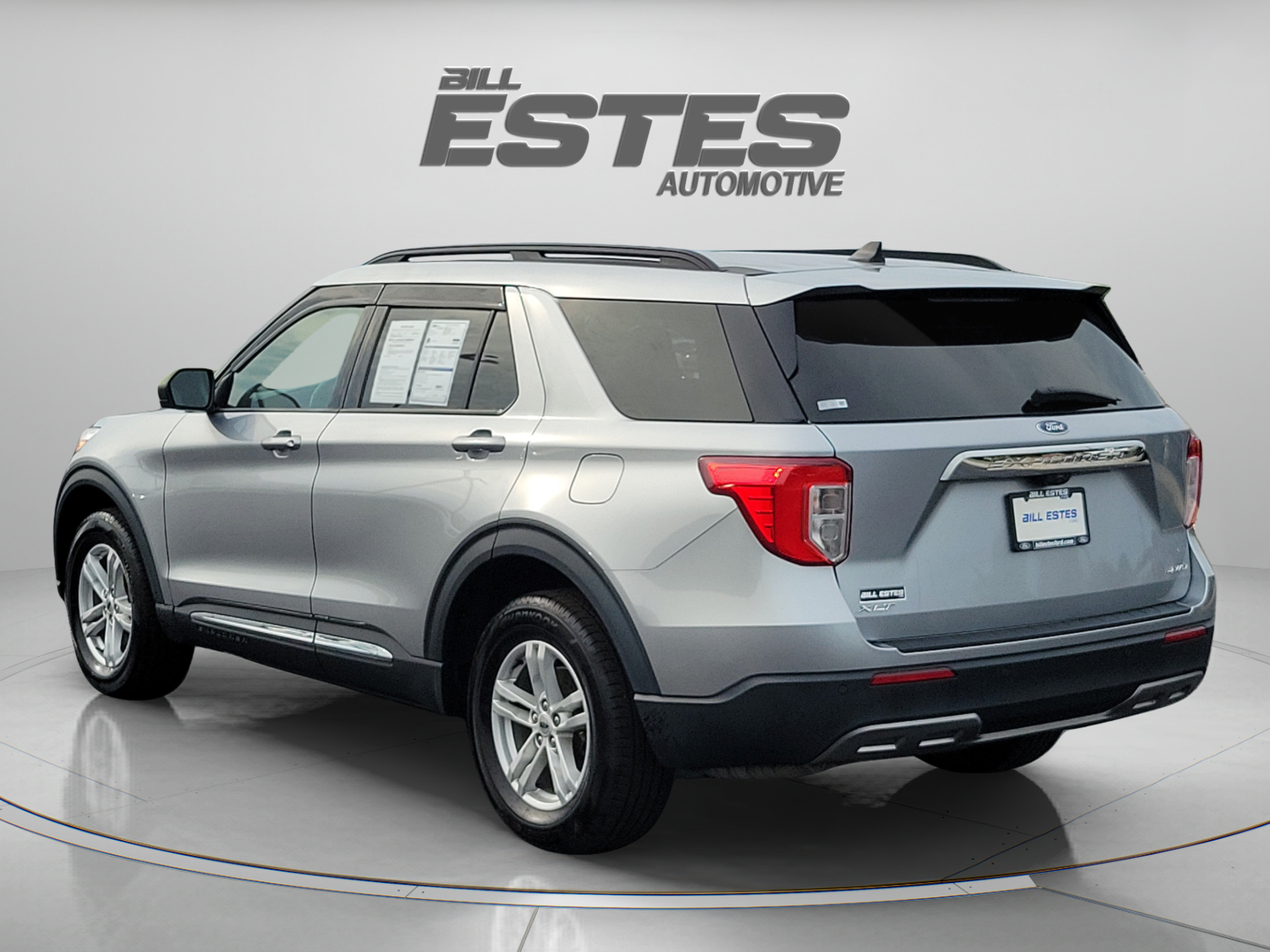 Used 2022 Ford Explorer XLT w/ Equipment Group 202A AWD/4WD image 2