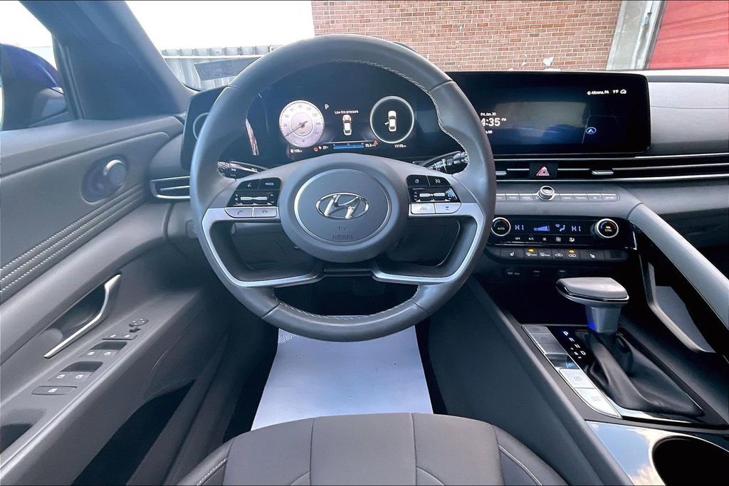 Used 2023 Hyundai Elantra SEL w/ Convenience Package image 5