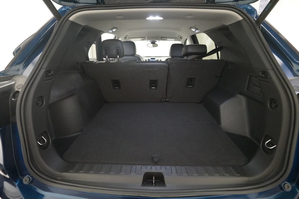 Used 2020 Chevrolet Equinox Premier w/ LPO, Floor Liner Package FWD image 10