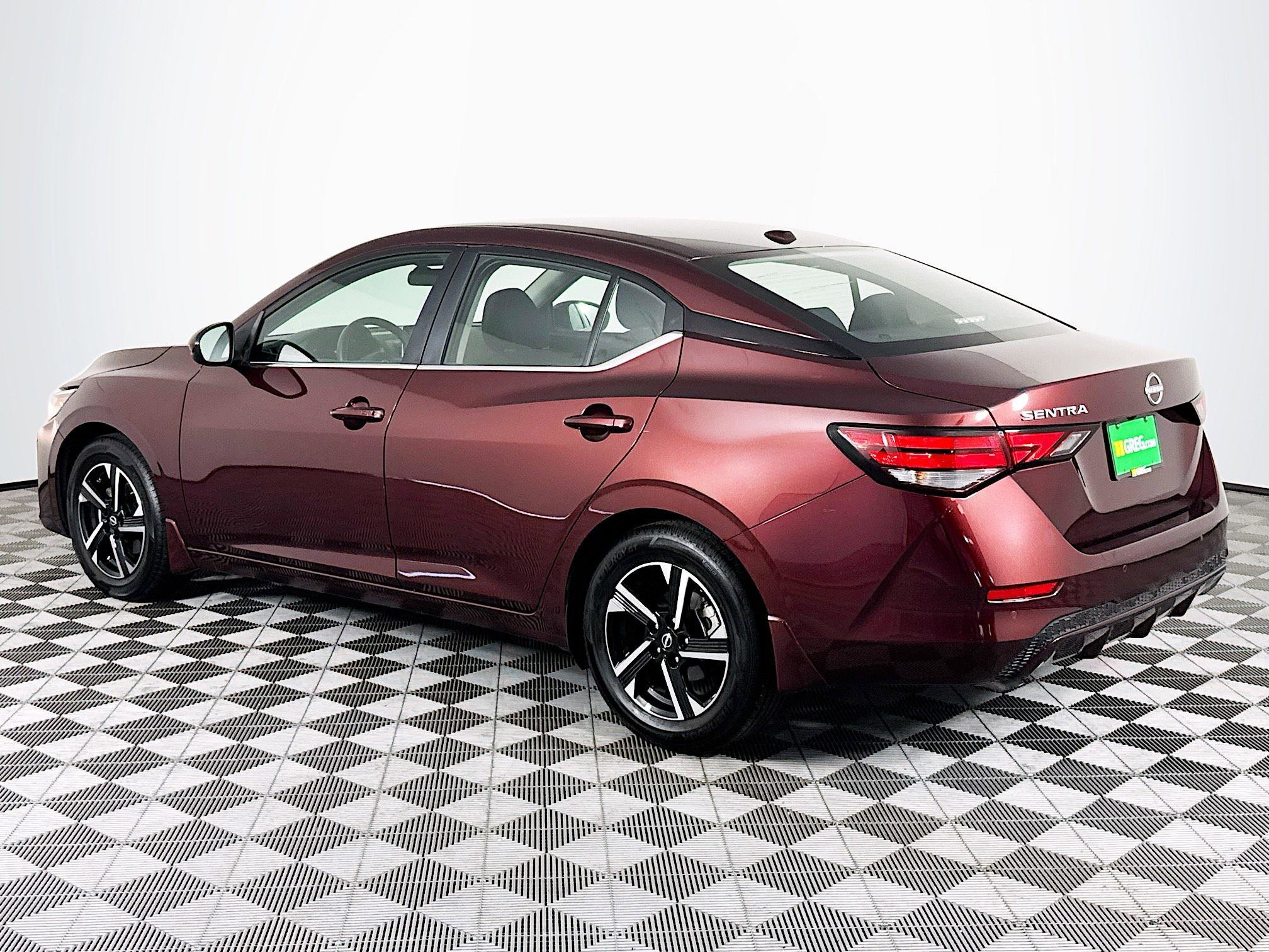 Used 2025 Nissan Sentra SV image 6