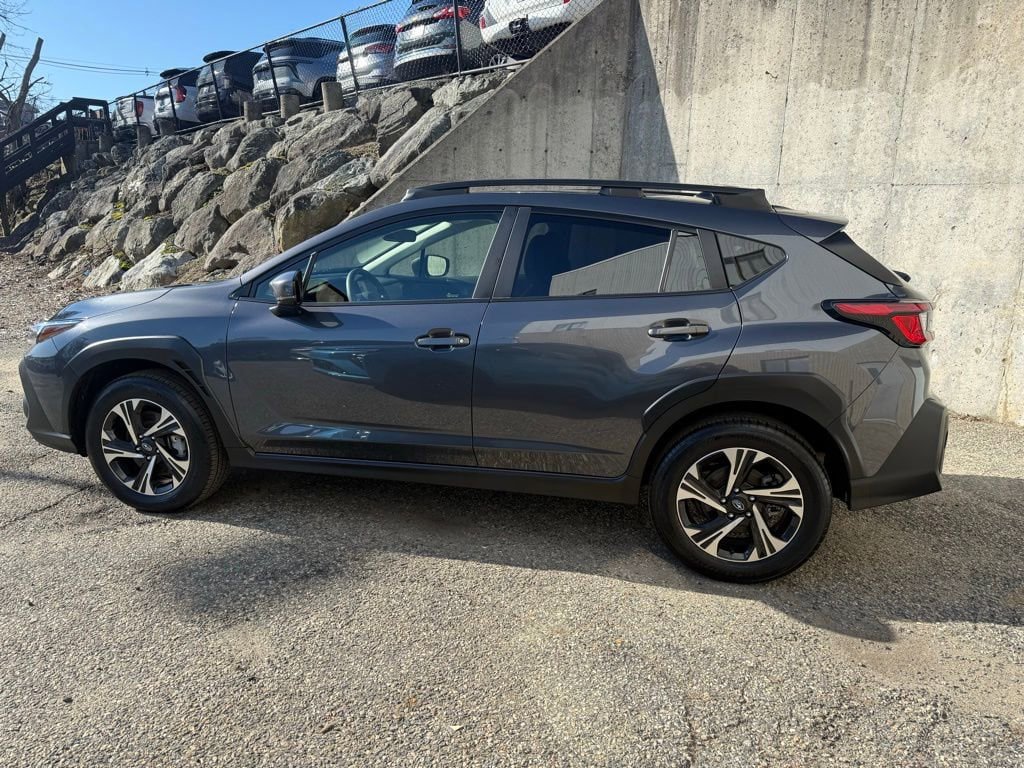 Used 2024 Subaru Crosstrek 2.0i Premium AWD/4WD image 3