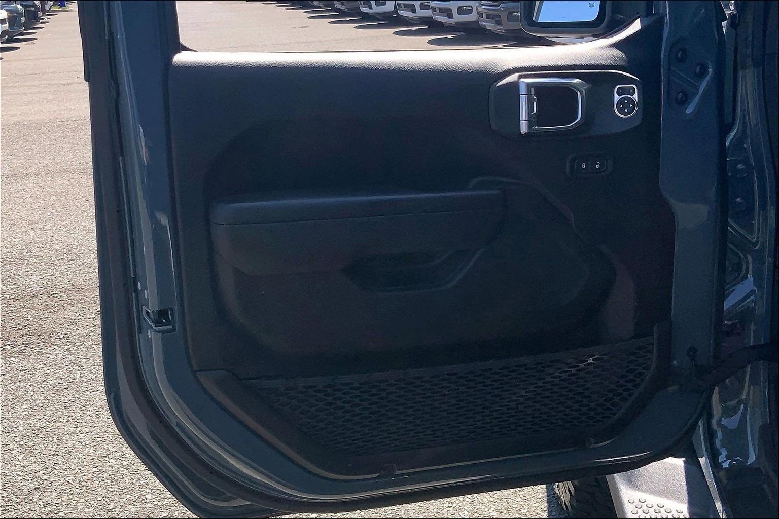 Used 2024 Jeep Wrangler Unlimited AWD/4WD image 21