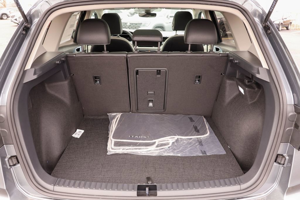 New 2025 Volkswagen Taos SE image 36