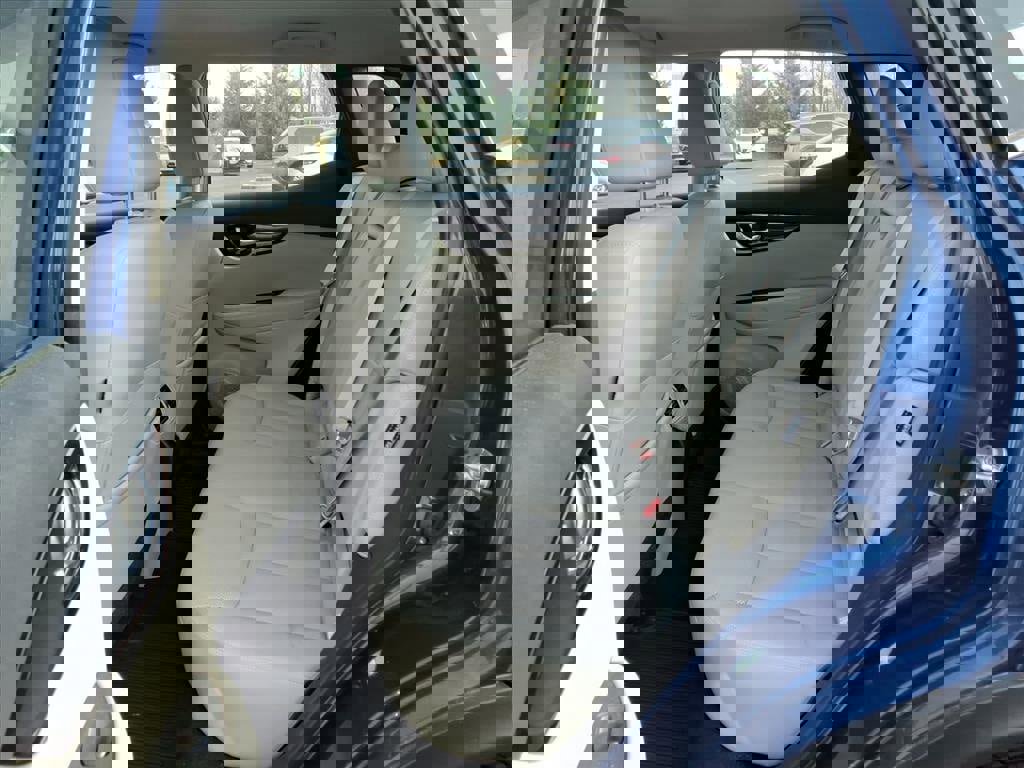 Used 2022 Nissan Rogue Sport SL image 5