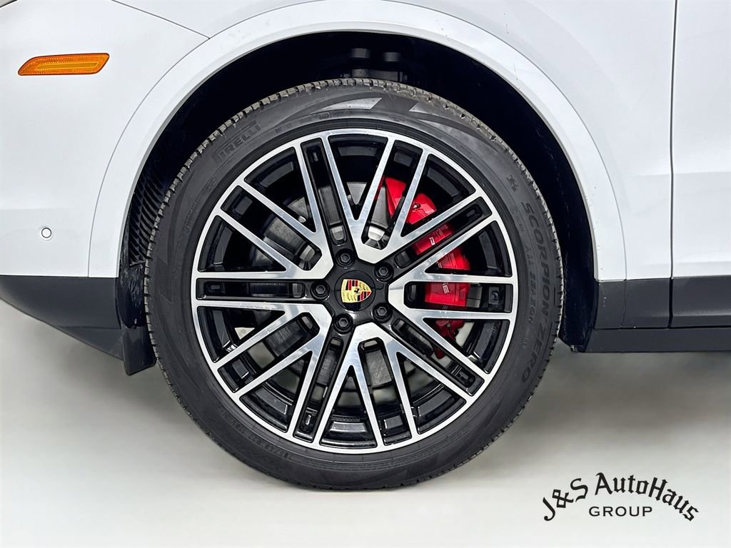Used 2024 Porsche Cayenne S w/ Premium Package Plus image 38