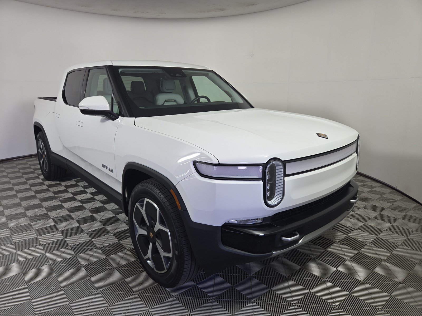 Used 2024 Rivian R1T Adventure AWD/4WD image 7