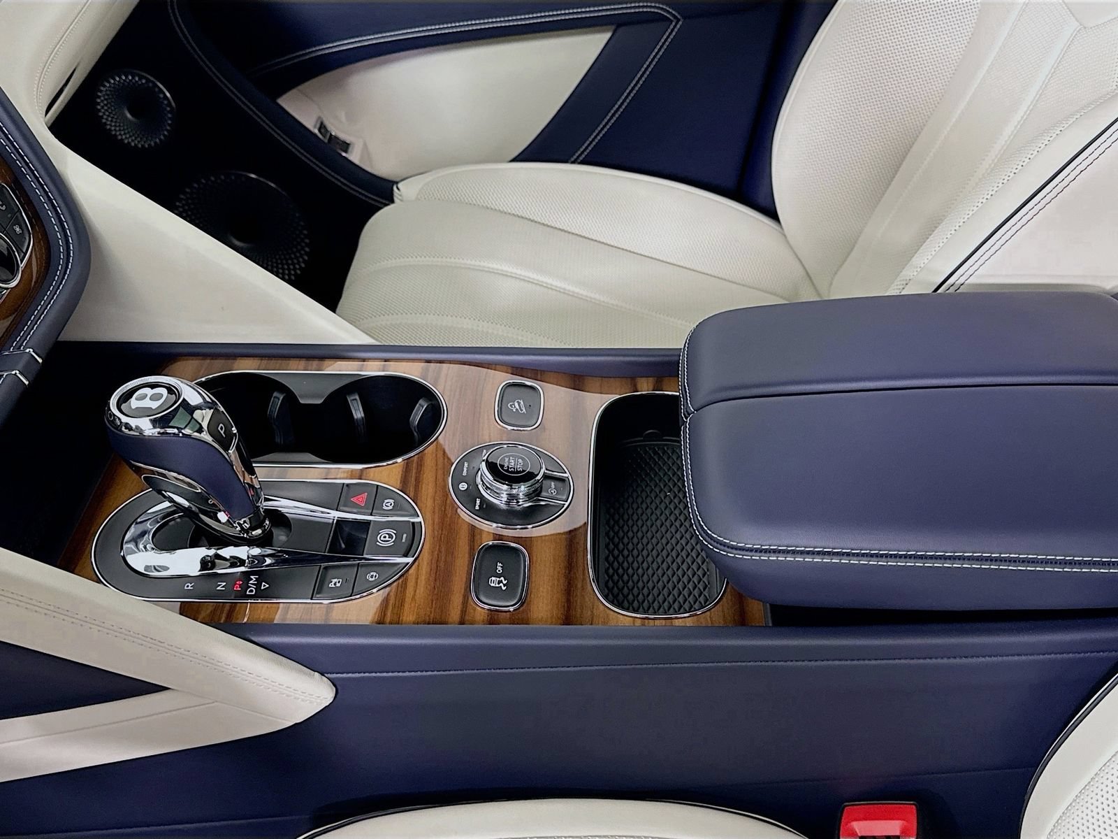 Certified 2025 Bentley Bentayga AWD/4WD image 14