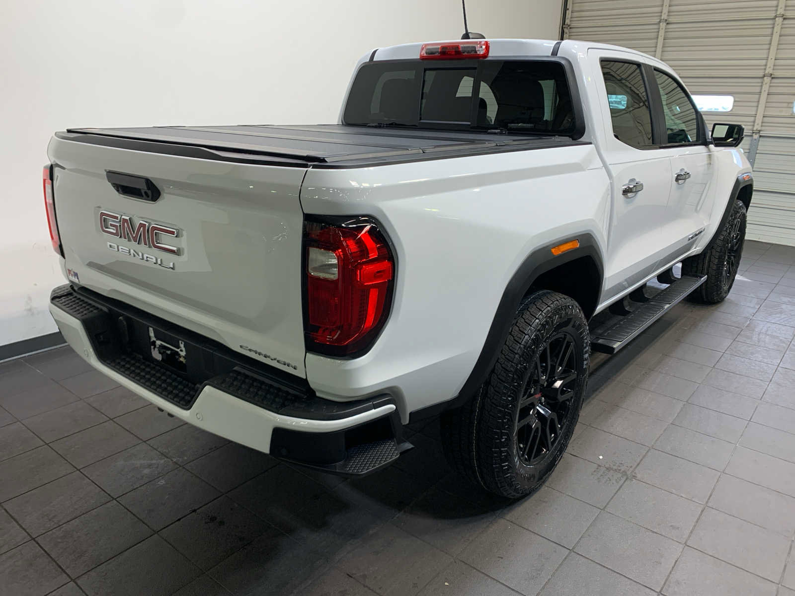 Used 2024 GMC Canyon Denali image 3