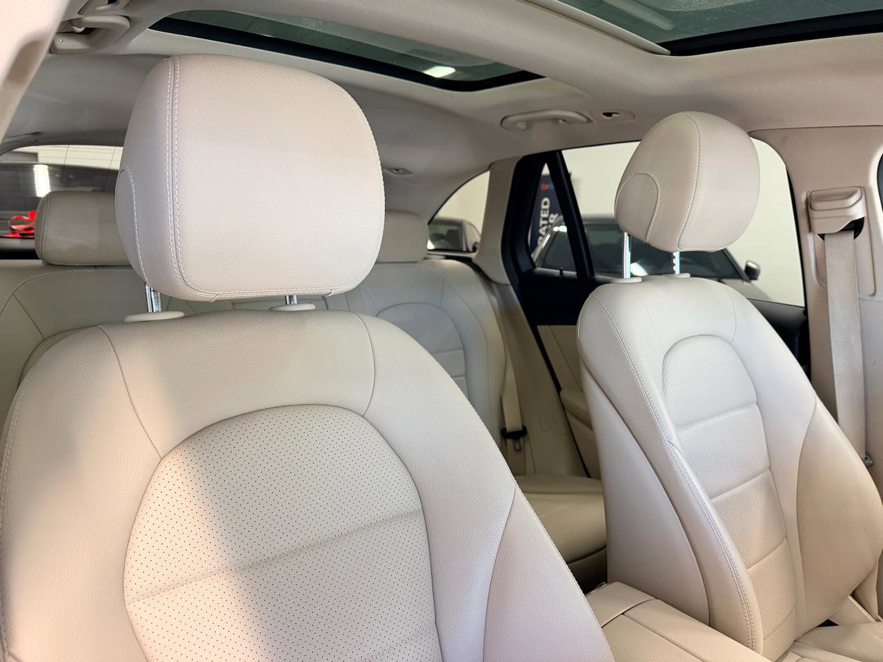 Used 2019 Mercedes-Benz GLC 300 4MATIC image 32