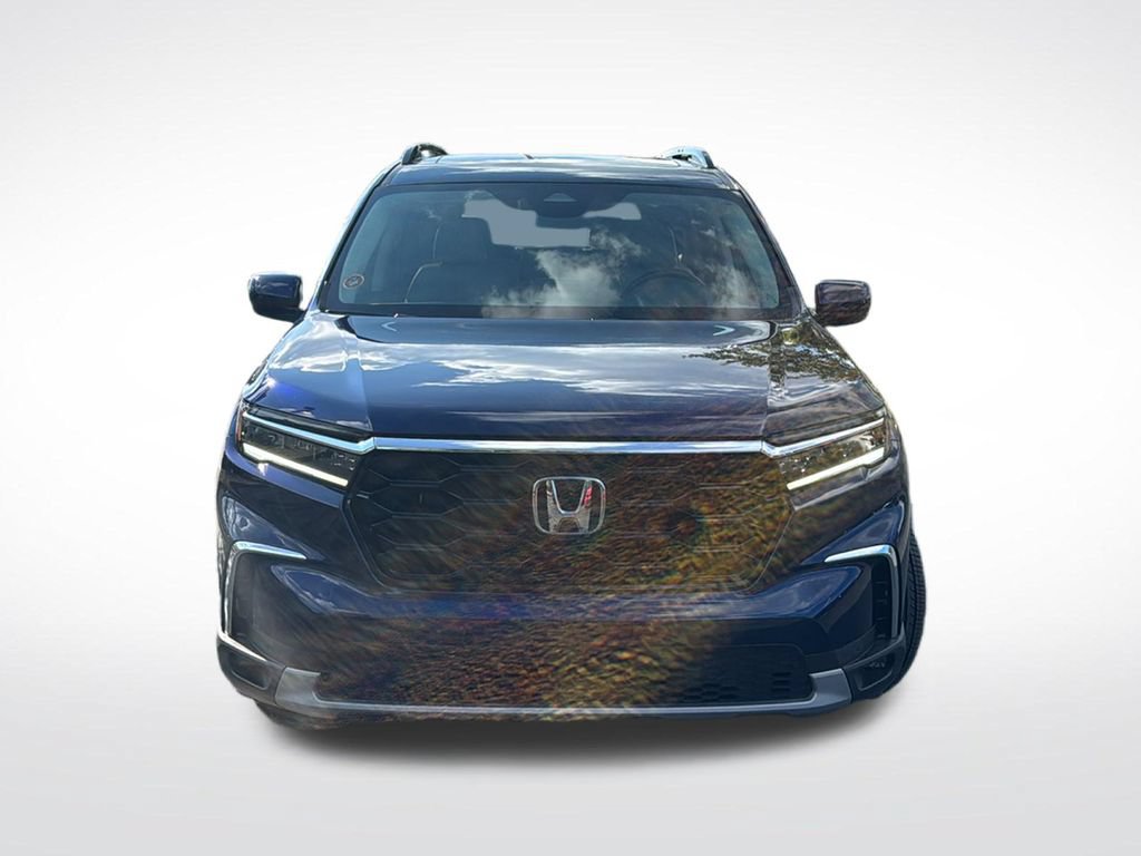 Certified 2025 Honda Pilot Touring image 2