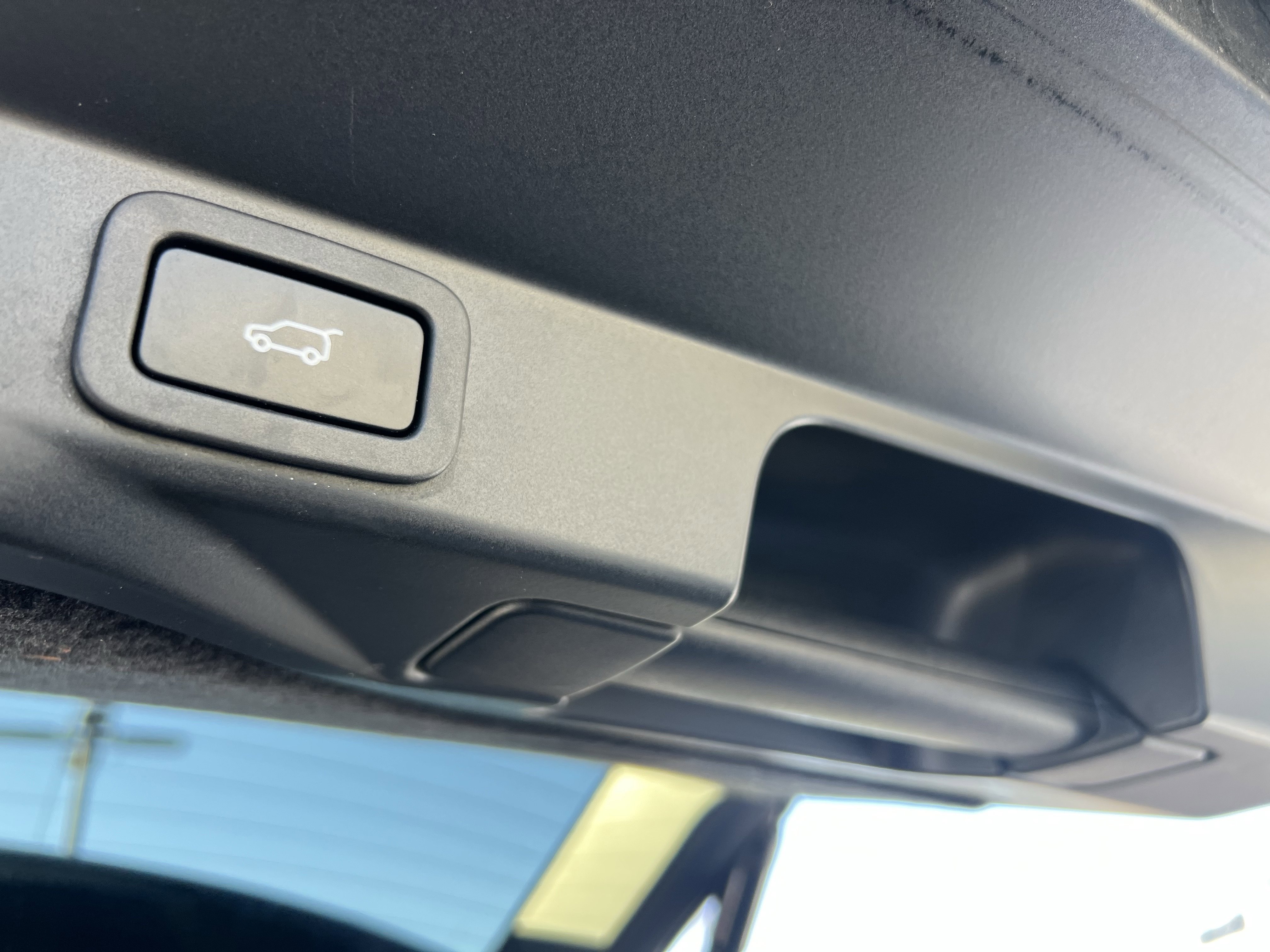 Certified 2022 Land Rover Range Rover Sport SVR image 38