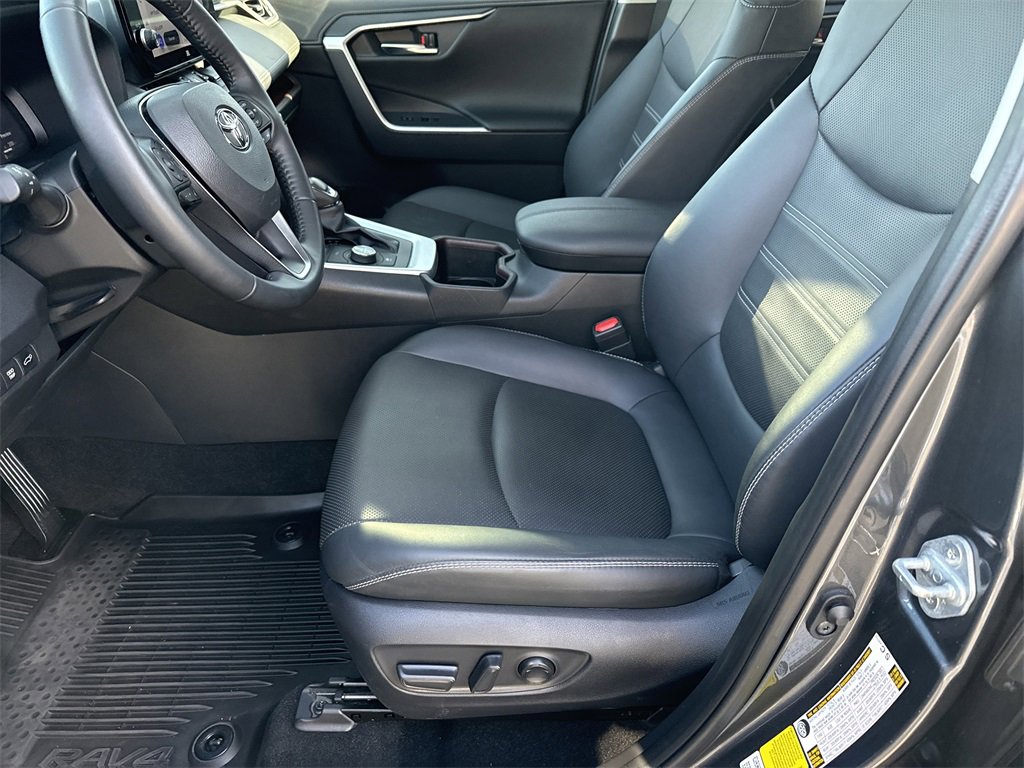Used 2025 Toyota RAV4 Limited image 9