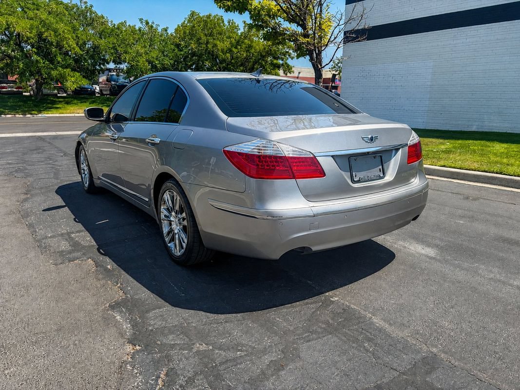 Used 2009 Hyundai Genesis 4.6 w/ Technology Pkg 5 RWD image 3