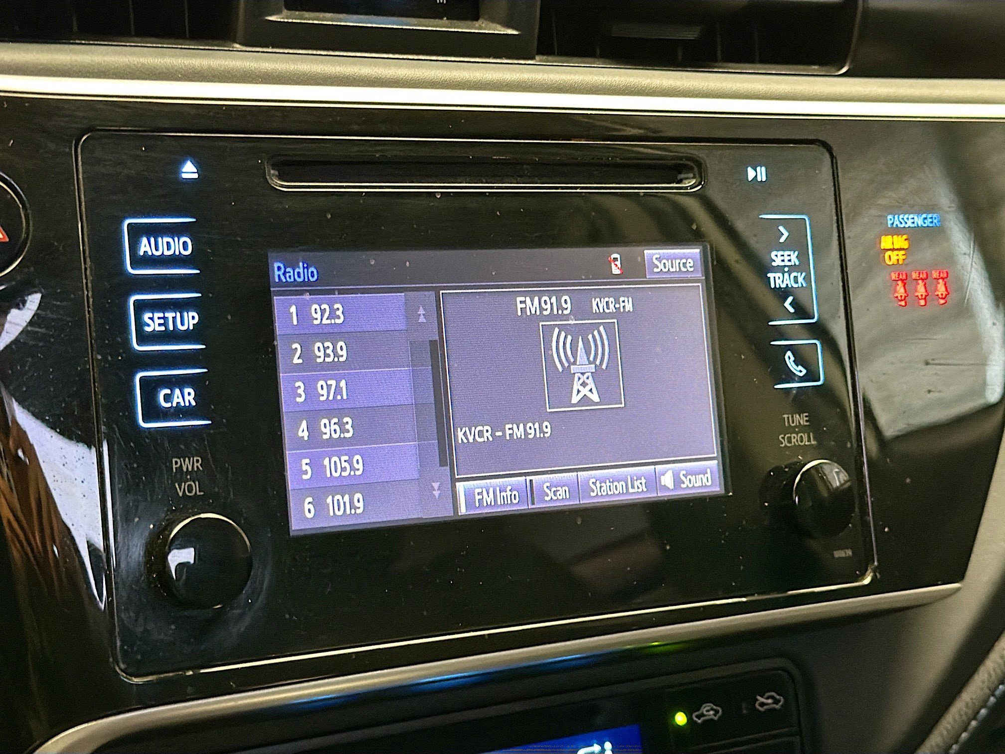 Used 2018 Toyota Corolla SE w/ Carpet Mat Package (TMS) FWD image 8