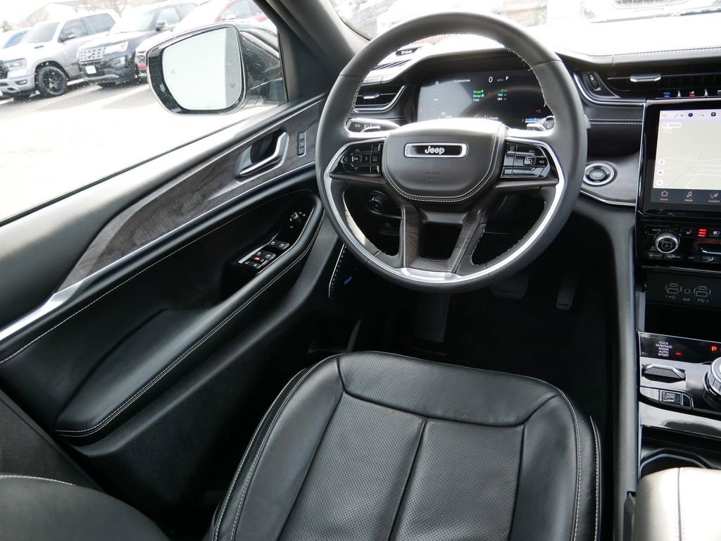 Used 2023 Jeep Grand Cherokee Overland image 13