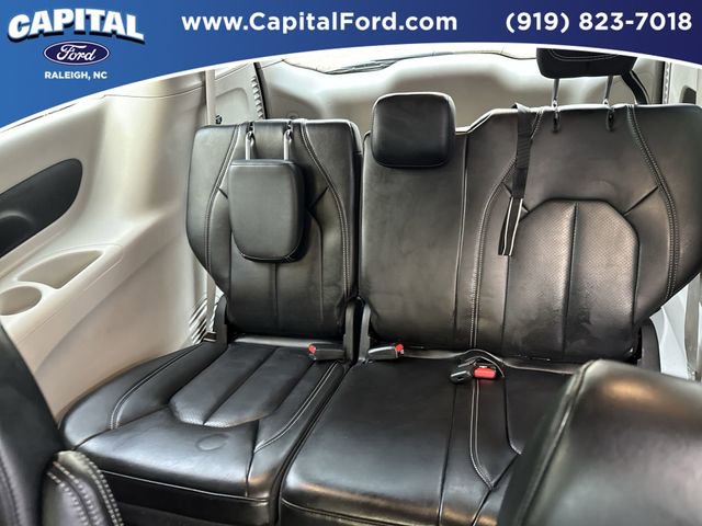 Used 2023 Chrysler Pacifica Touring-L FWD image 19