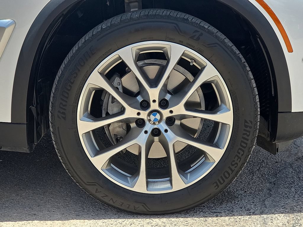 Used 2025 BMW X5 xDrive40i w/ Premium Package AWD/4WD image 8