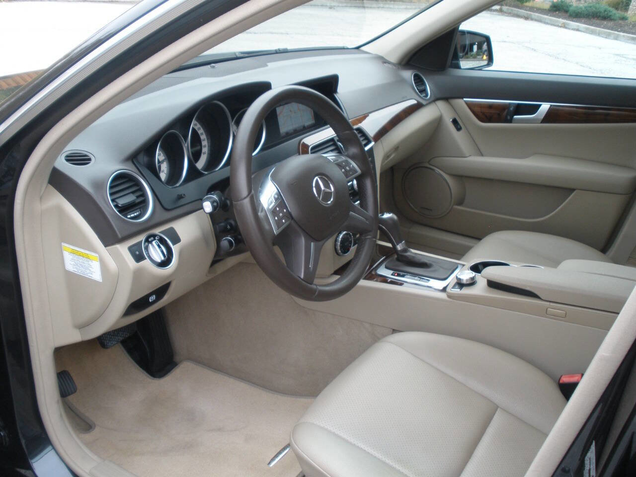 Used 2013 Mercedes-Benz C 250 Sedan image 23