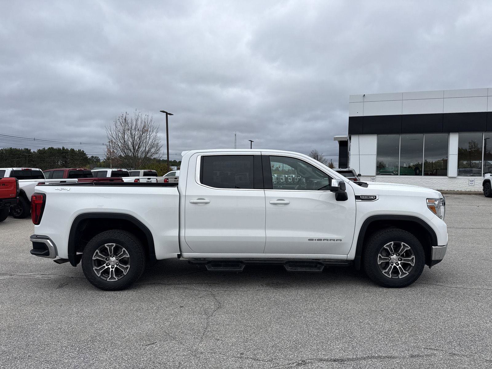 Used 2020 GMC Sierra 1500 SLE w/ Remote Start Package image 4