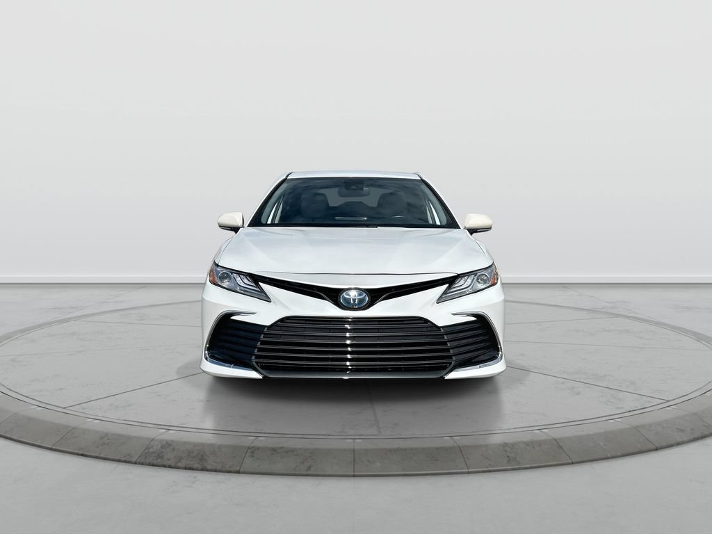 Used 2022 Toyota Camry XLE FWD image 3
