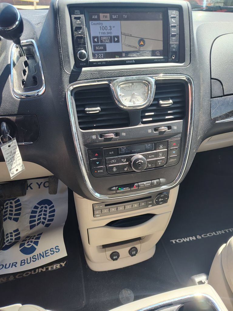 Used 2011 Chrysler Town & Country Limited FWD image 9