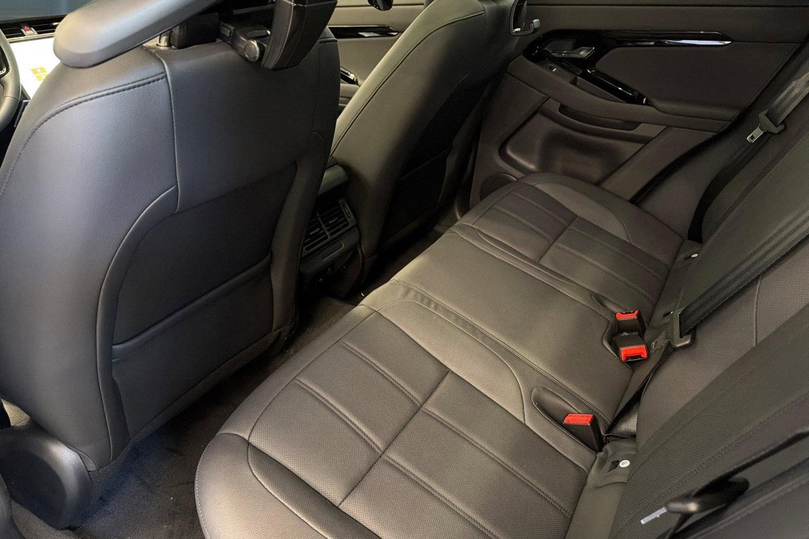 New 2026 Land Rover Range Rover Evoque Dynamic SE AWD/4WD image 22