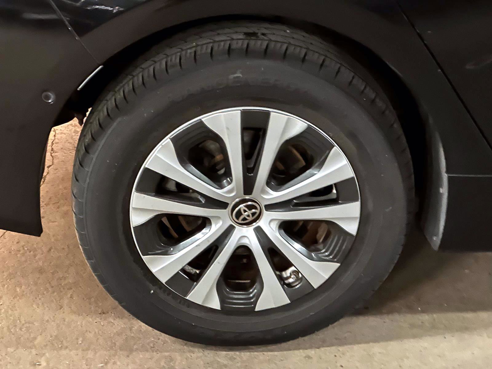 Used 2021 Toyota Prius XLE image 12