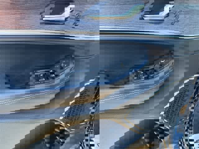 Certified 2023 Jeep Grand Cherokee L Limited w/ Black Appearance Package image 13