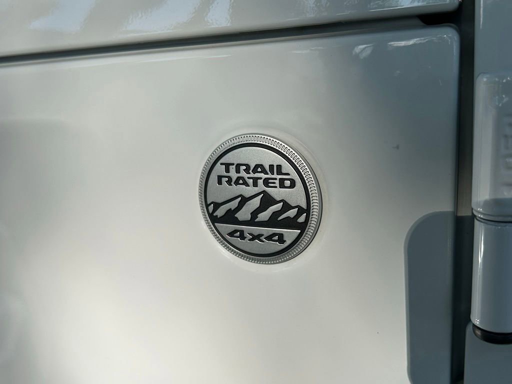 Used 2022 Jeep Wrangler Unlimited Sahara AWD/4WD image 34