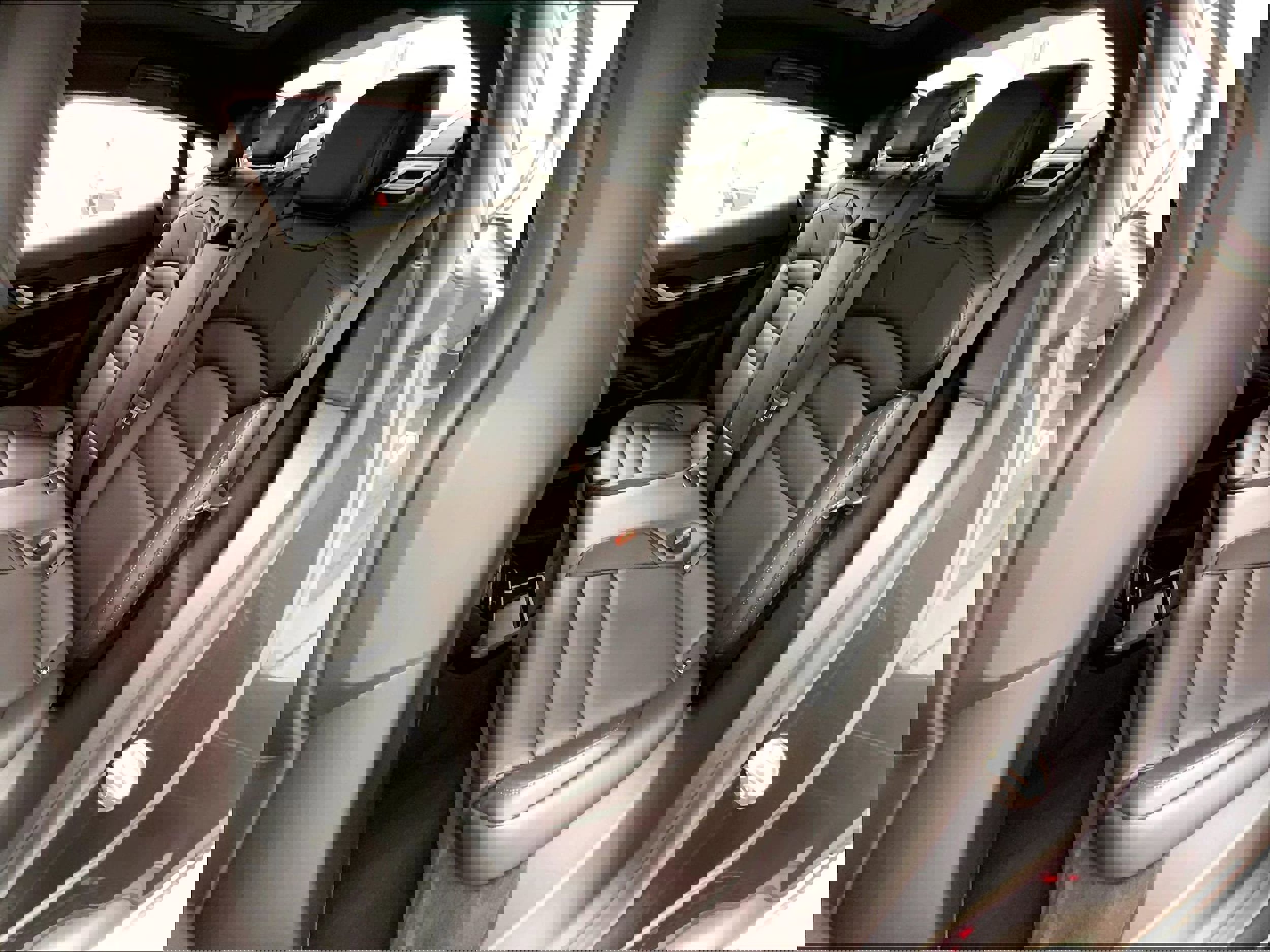 Used 2025 Porsche Taycan image 23