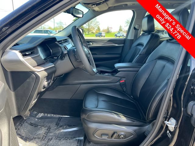 Used 2023 Jeep Grand Cherokee Limited AWD/4WD image 9