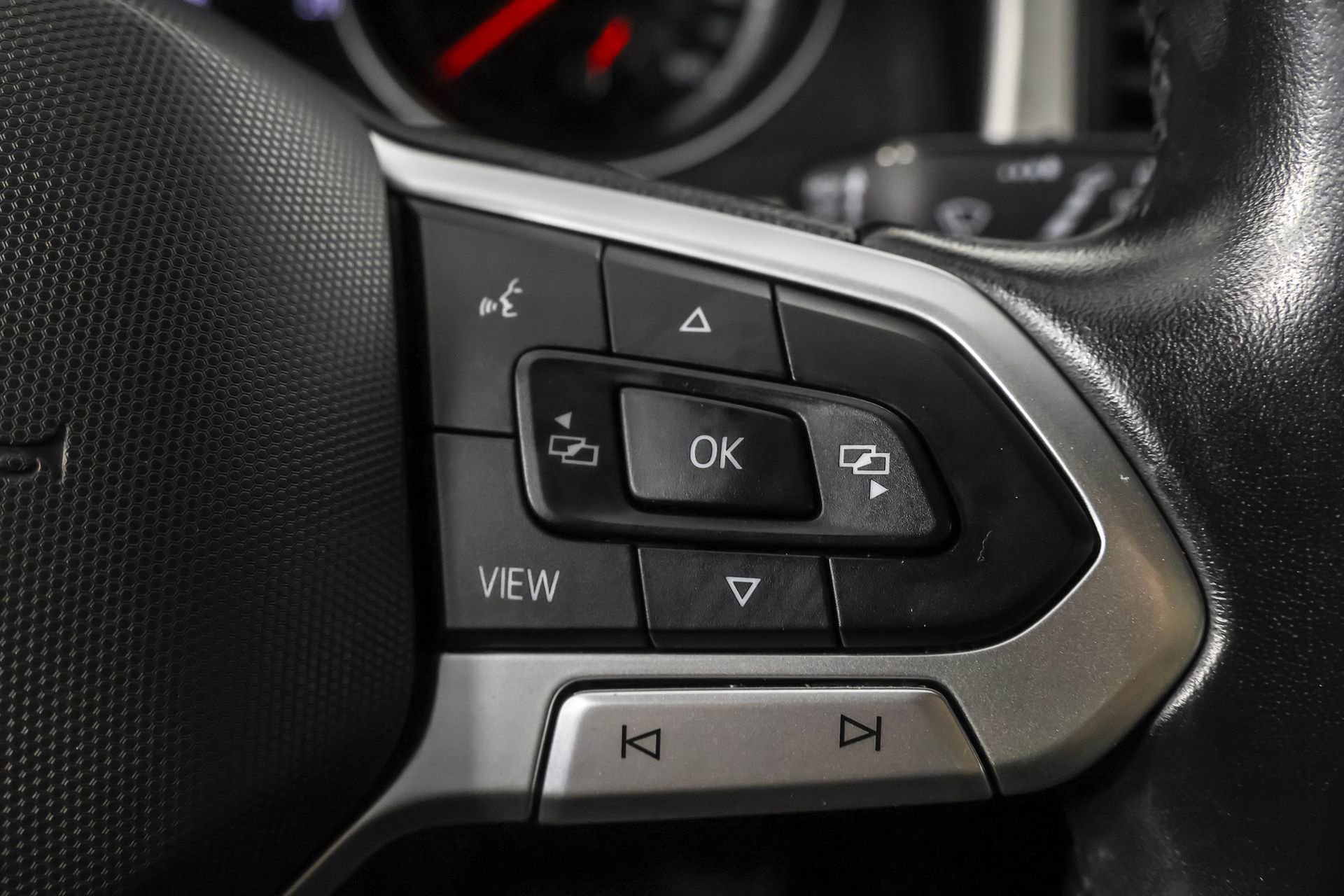 Used 2020 Volkswagen Atlas Cross Sport SE w/ Panoramic Sunroof Package image 28