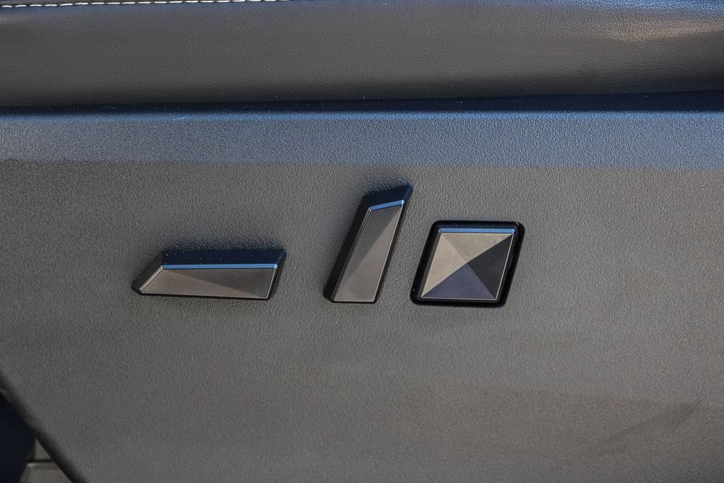 Used 2025 Tesla Cybertruck AWD Crew Cab image 23