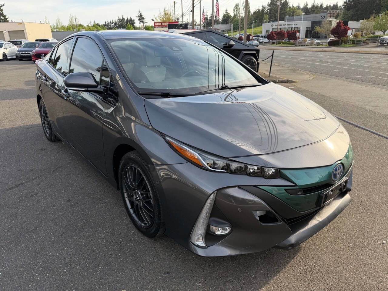 Used 2017 Toyota Prius Prime Advanced FWD image 10