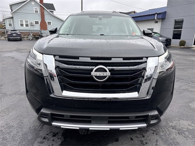Used 2023 Nissan Pathfinder Platinum w/ Cargo Package image 11