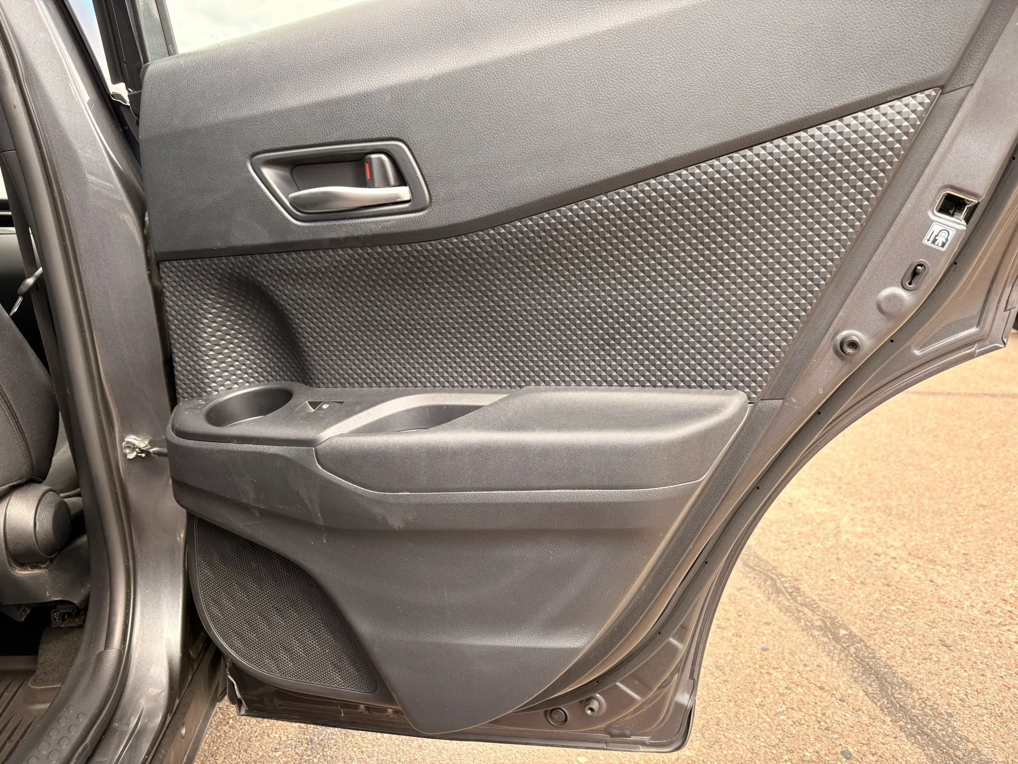 Used 2018 Toyota C-HR XLE FWD image 13