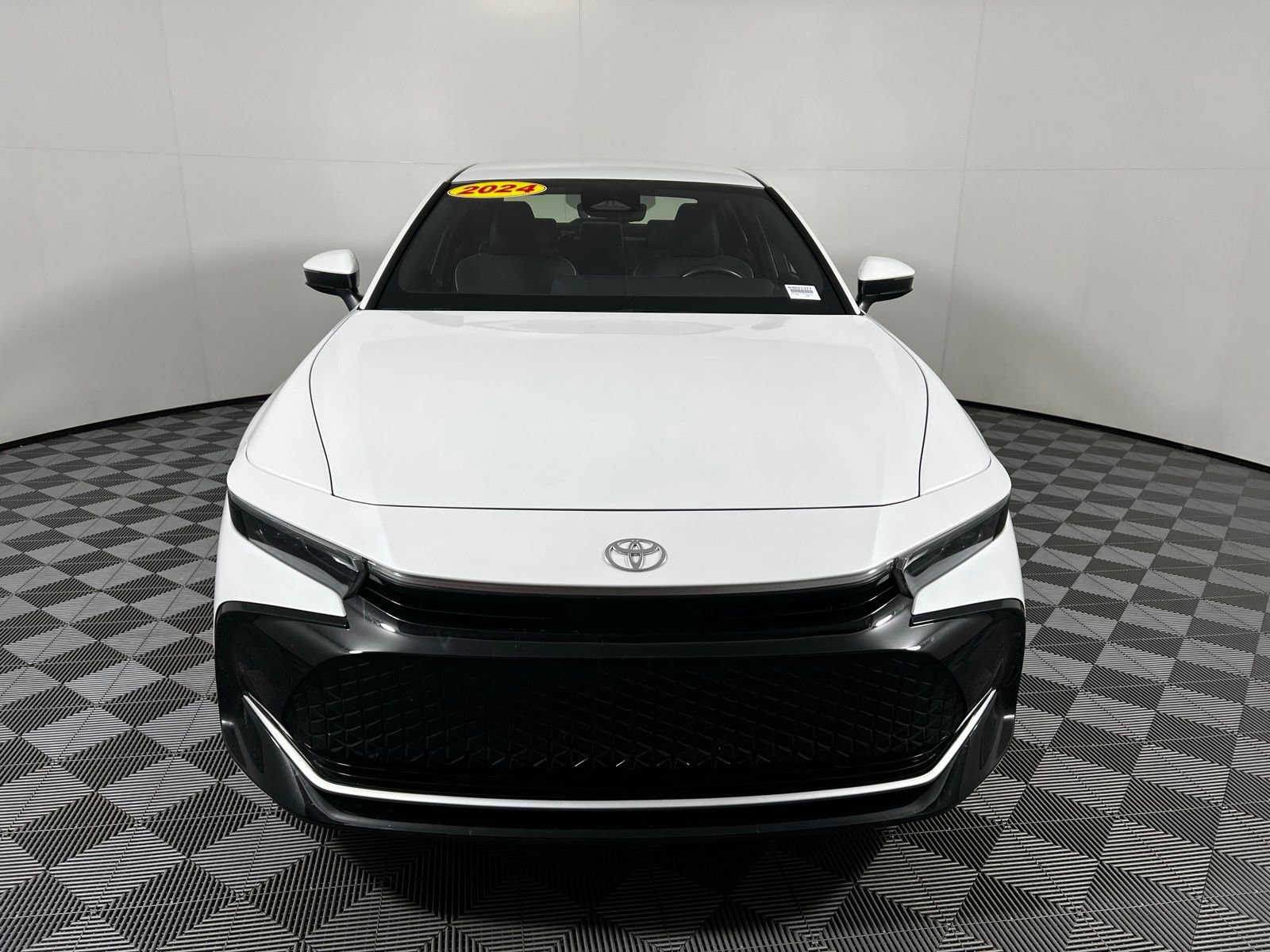 Used 2024 Toyota Crown XLE image 2