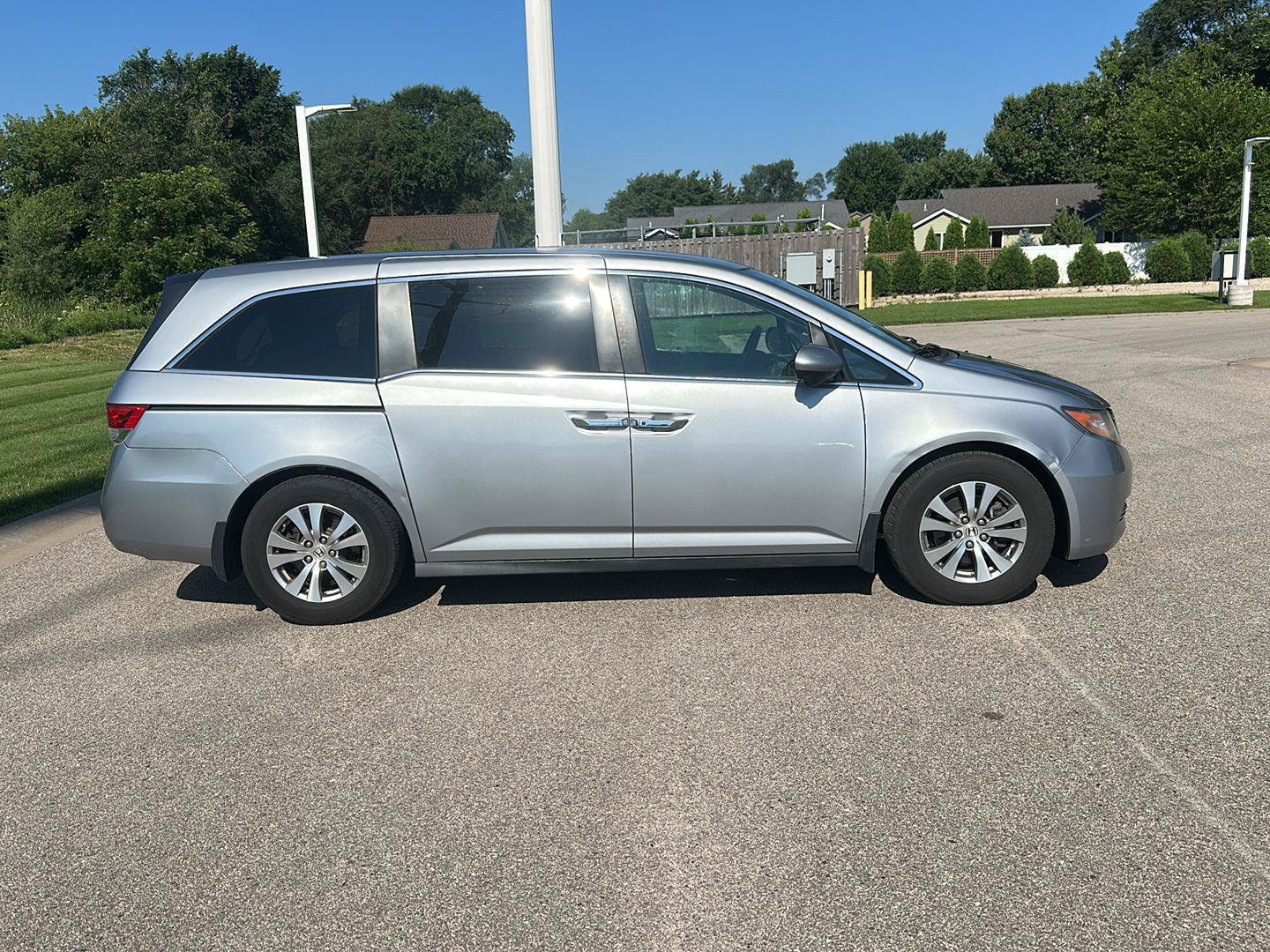Used 2016 Honda Odyssey SE image 2