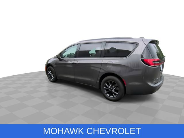 Used 2022 Chrysler Pacifica Touring-L w/ S Appearance Package AWD/4WD image 7