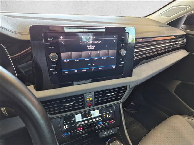 Used 2025 Volkswagen Jetta SE FWD image 19
