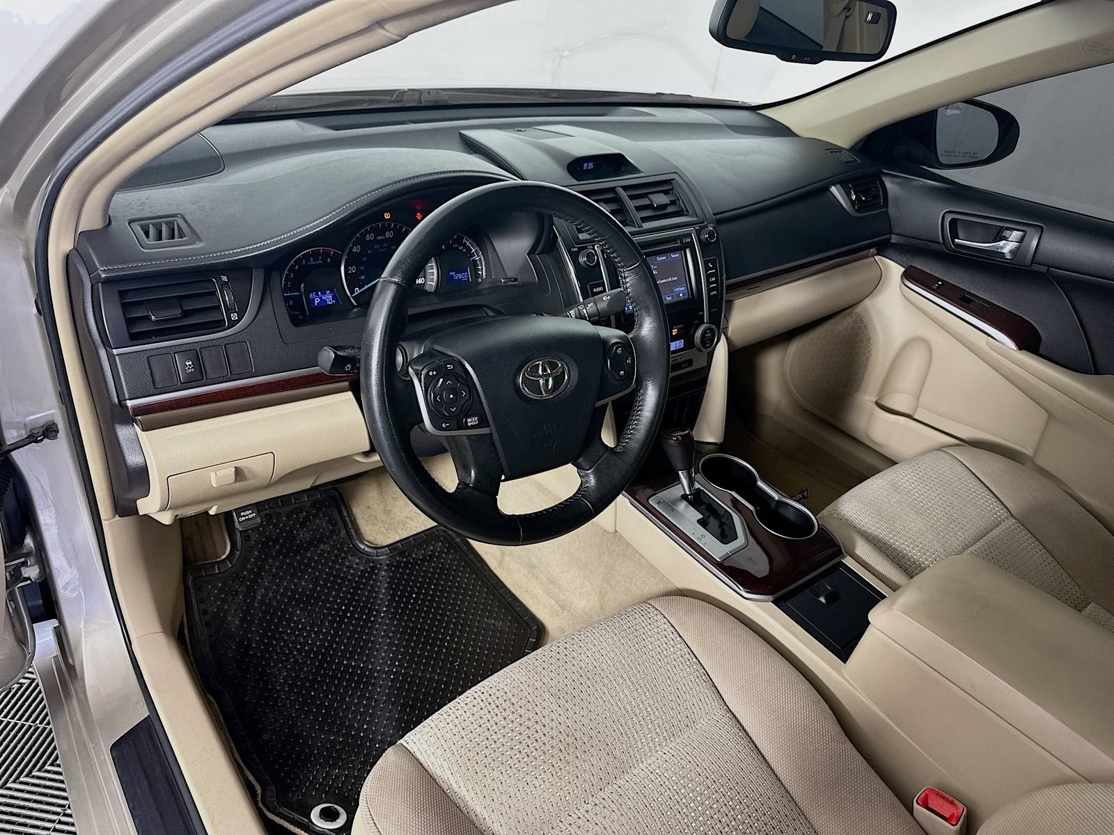 Used 2014 Toyota Camry XLE FWD image 9