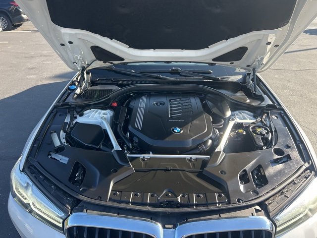 Used 2023 BMW 540i xDrive w/ Premium Package image 11