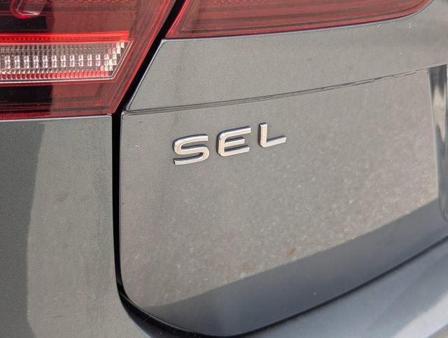 Certified 2022 Volkswagen Tiguan SEL R-Line image 10