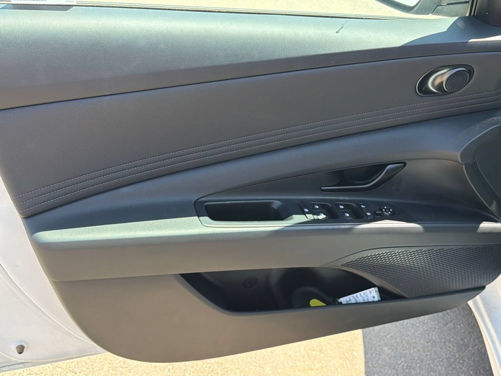 Certified 2025 Hyundai Elantra Sport FWD image 10