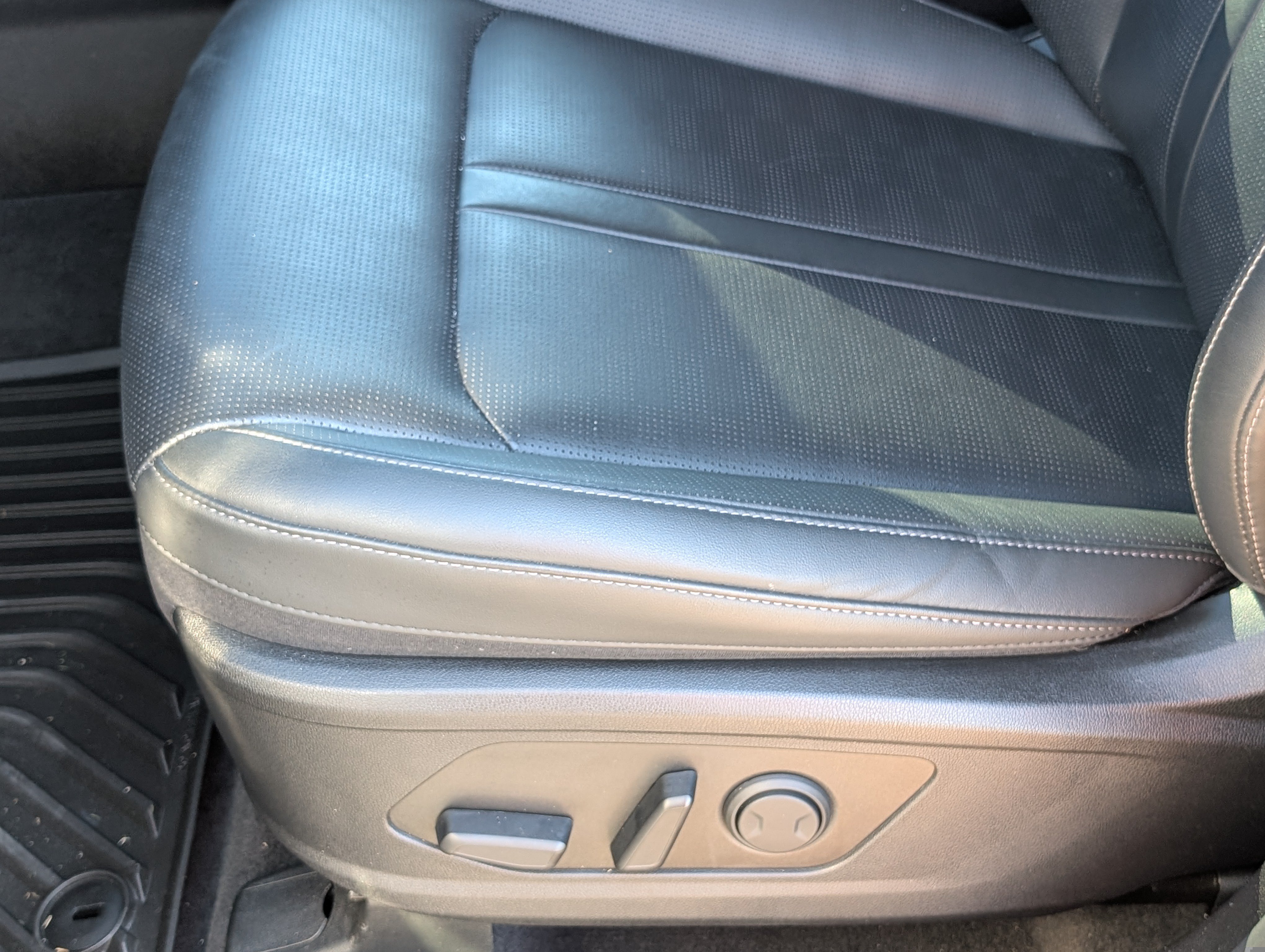 Used 2025 Kia Sorento S w/ Panoramic Sunroof Package FWD image 11