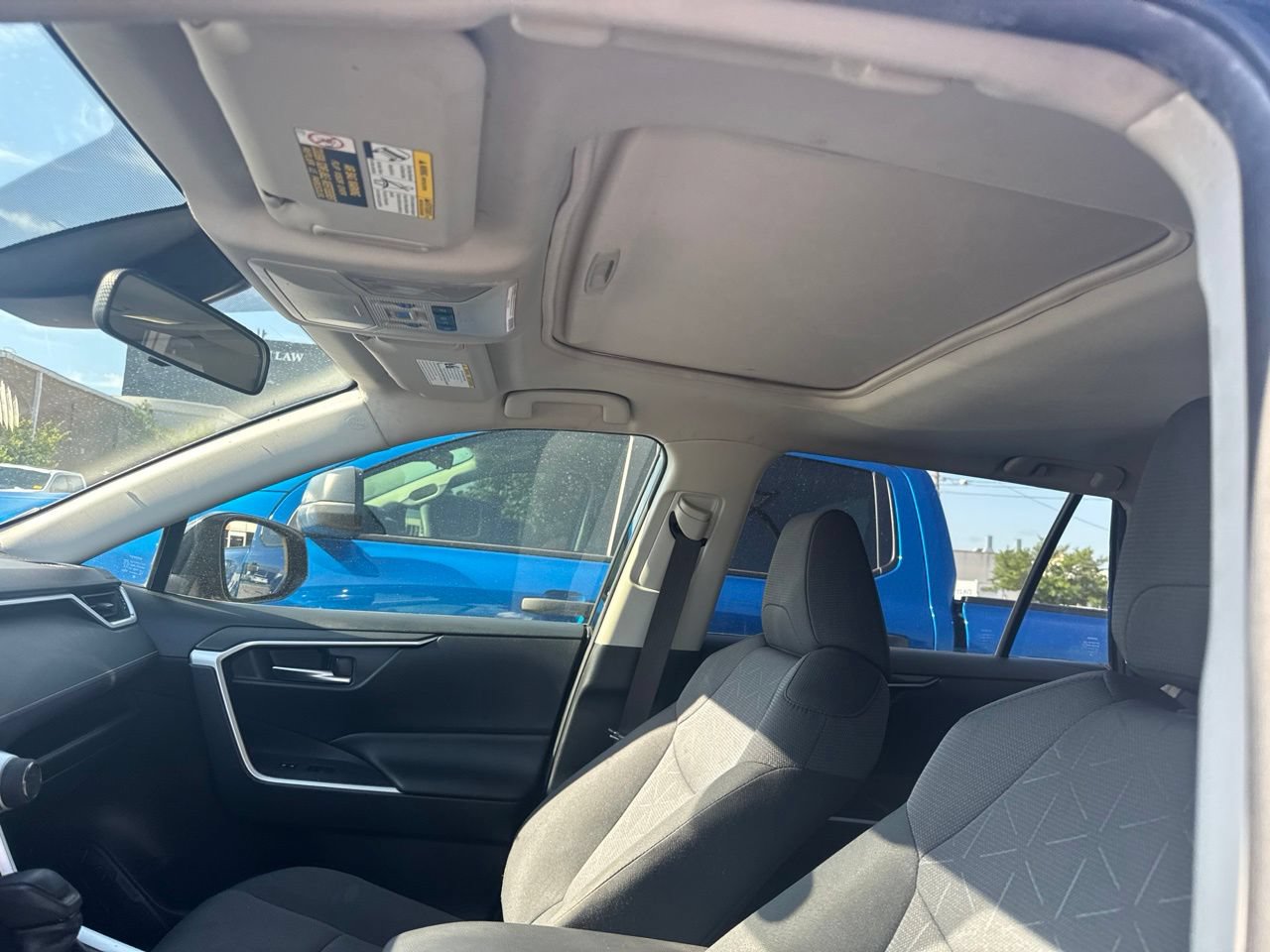 Used 2019 Toyota RAV4 XLE w/ Convenience Package FWD image 8