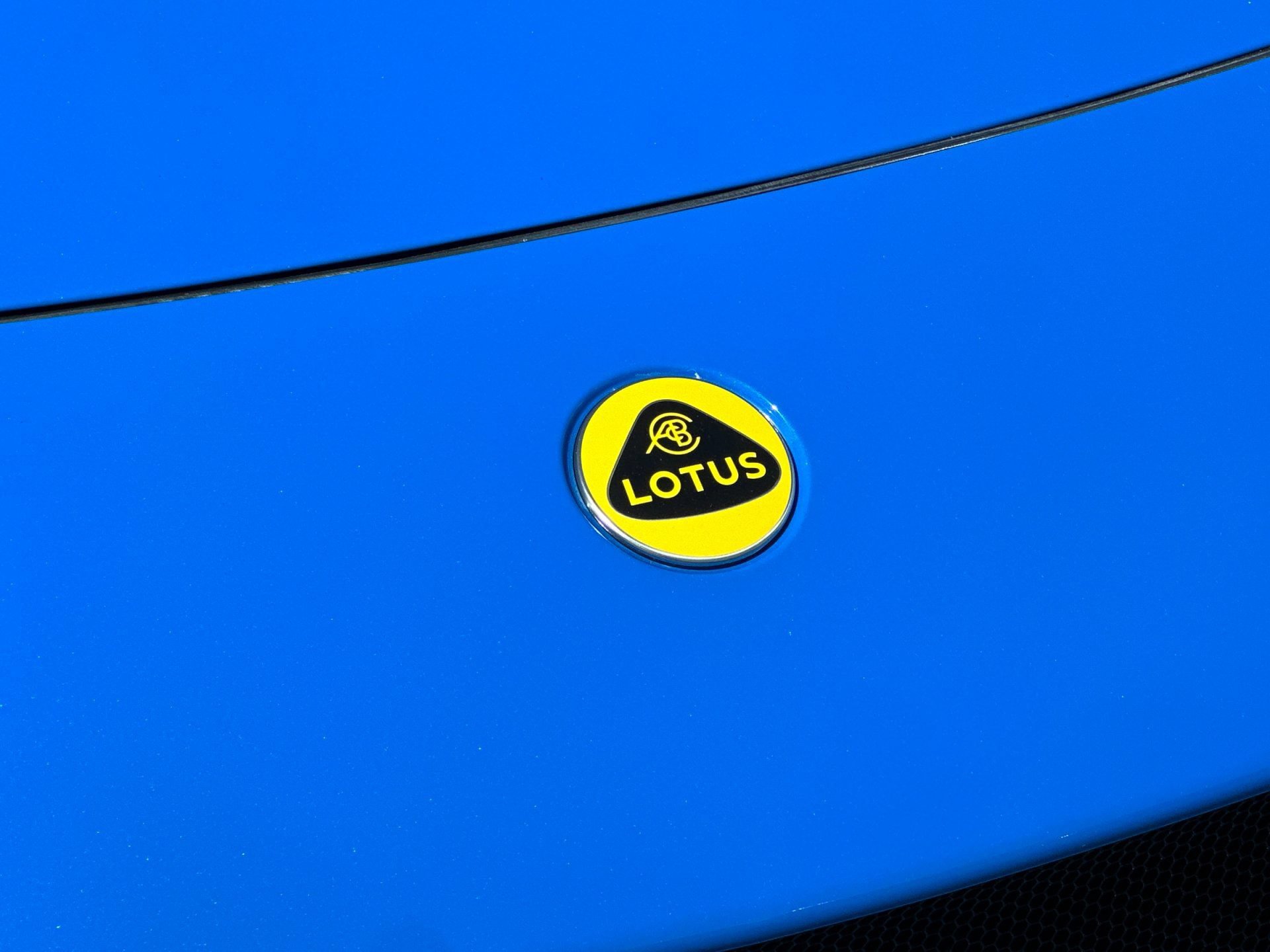 Used 2025 Lotus Emira RWD image 29